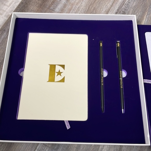 Elton John VIP Concert Package - incomplete - Picture 3 of 5